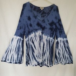 Vneck, bell sleeves tie dyed look